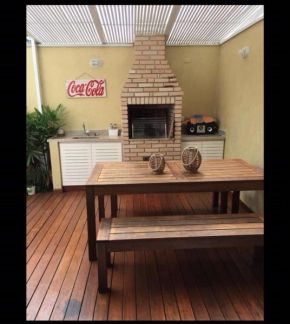 Casa grande, confortável em condomínio